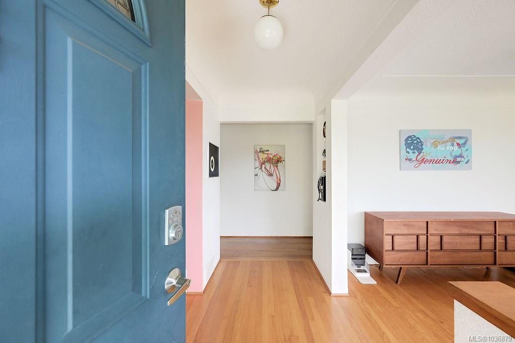 2106 Neil St