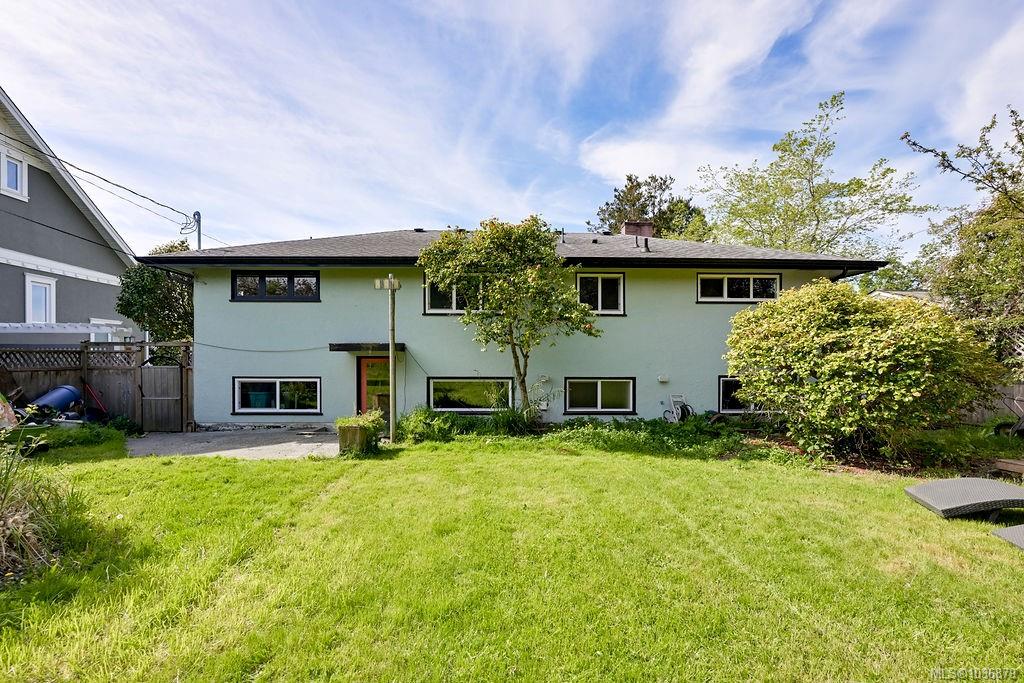 2106 Neil St