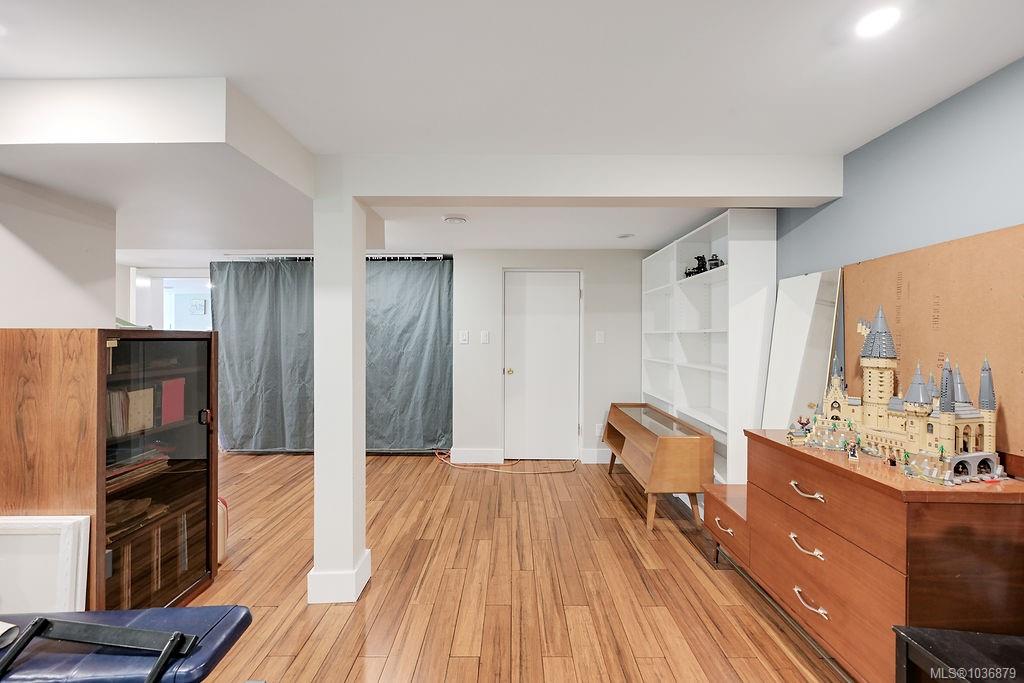 2106 Neil St
