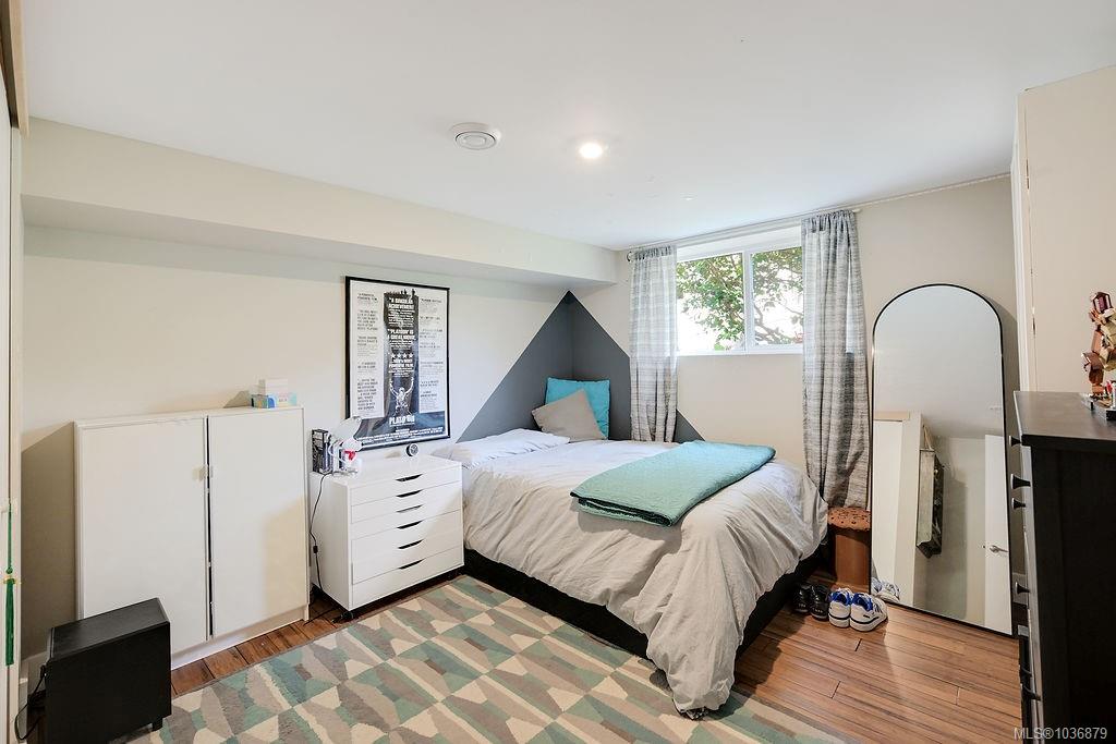 2106 Neil St