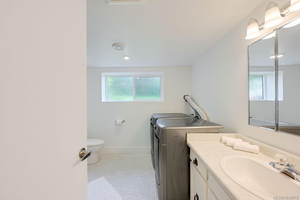 2106 Neil St