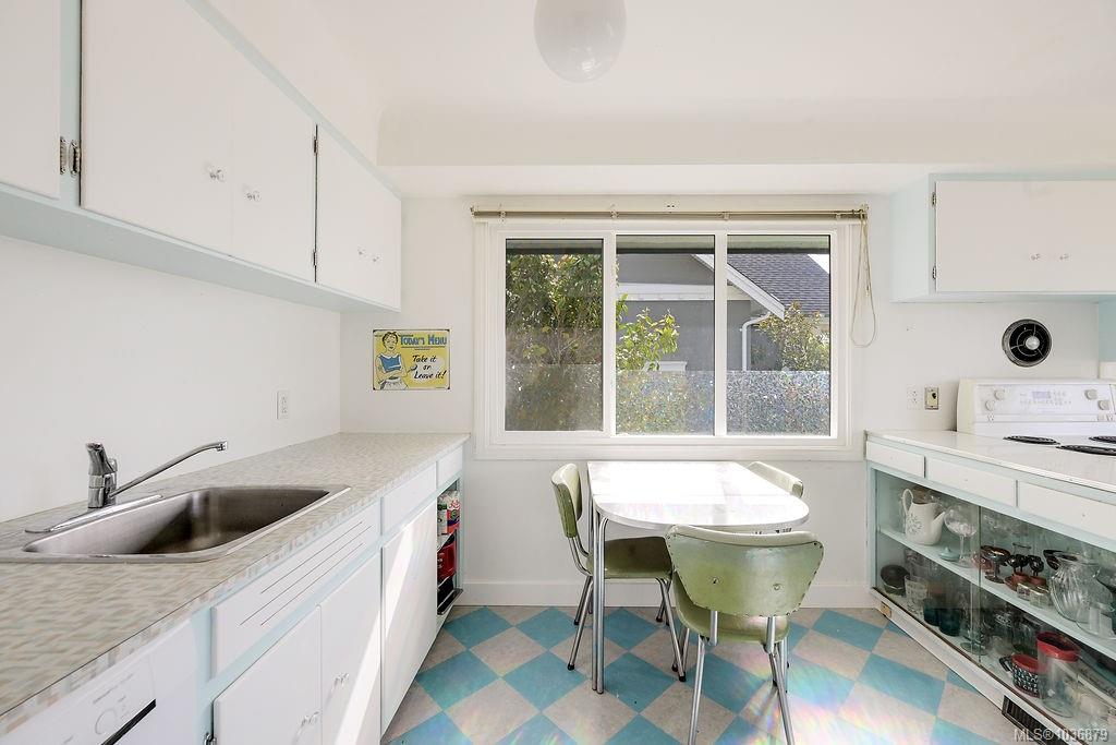 2106 Neil St