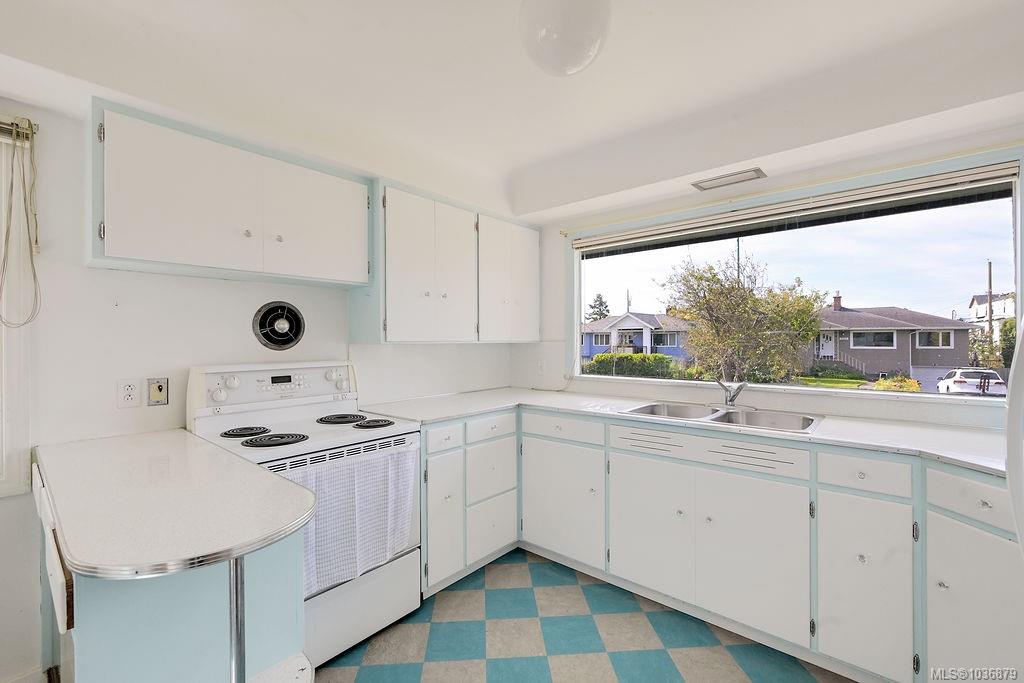 2106 Neil St