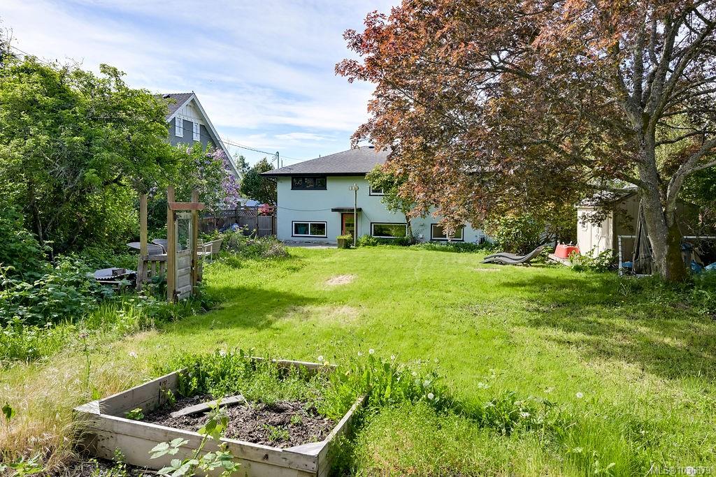2106 Neil St