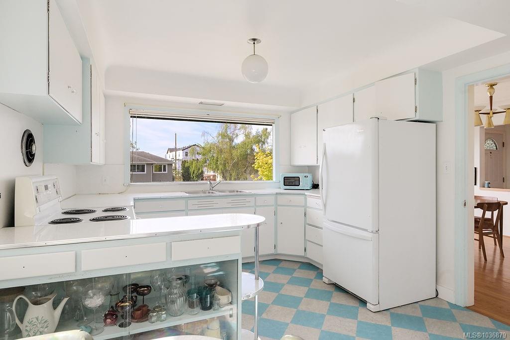 2106 Neil St
