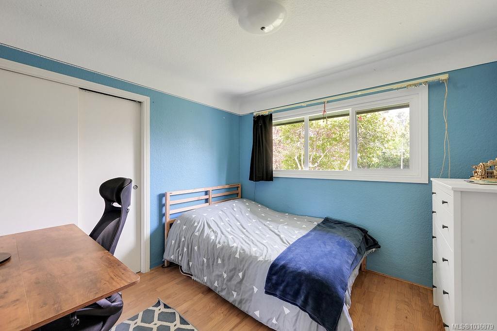 2106 Neil St