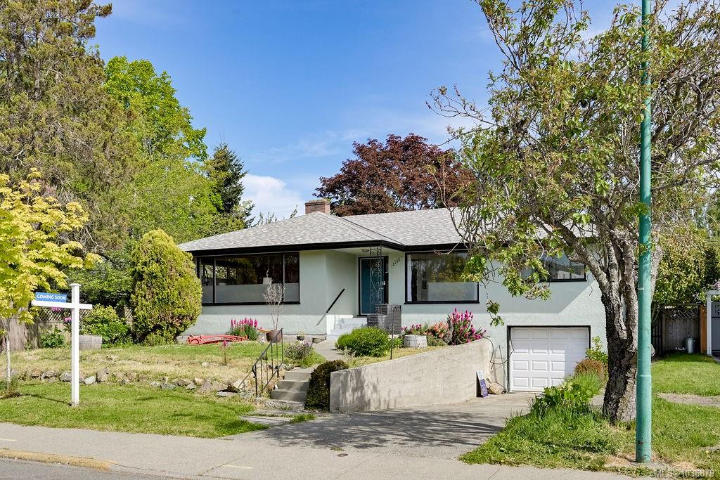 2106 Neil St