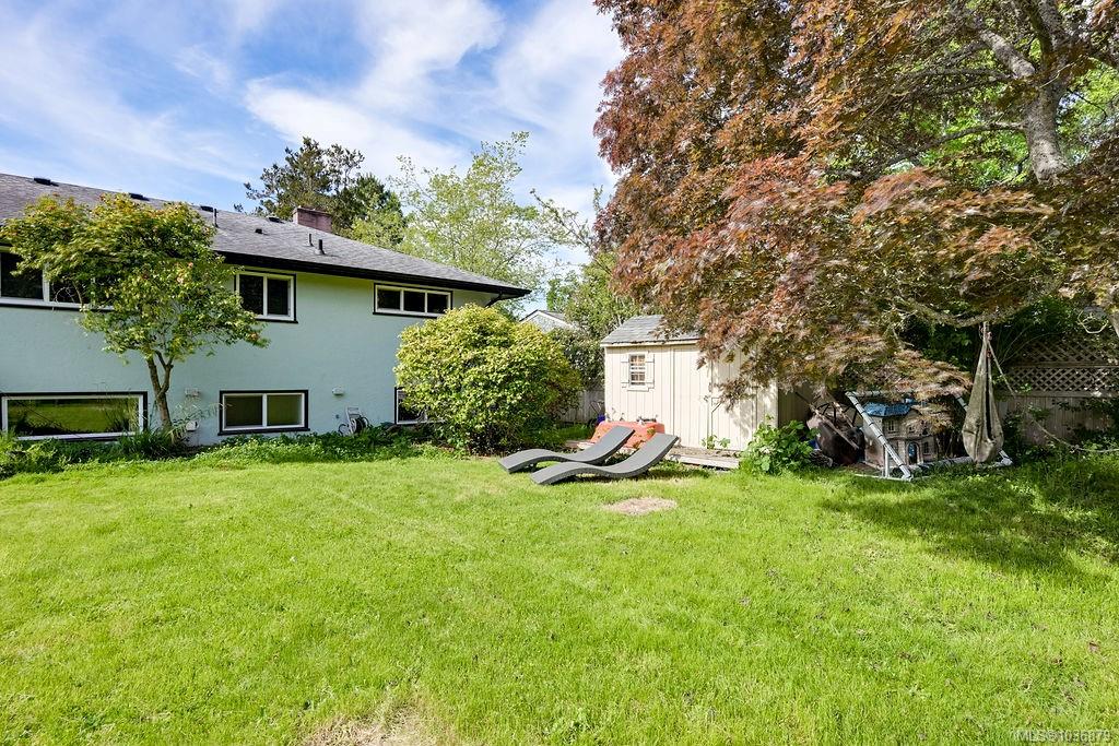 2106 Neil St