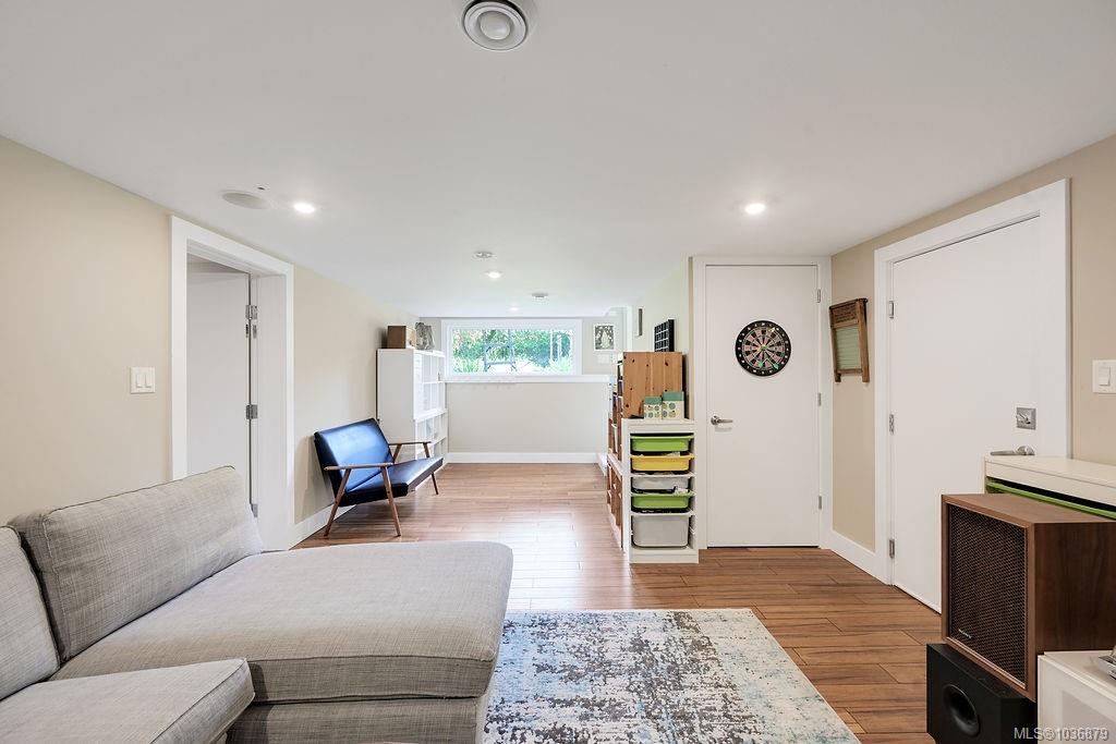 2106 Neil St