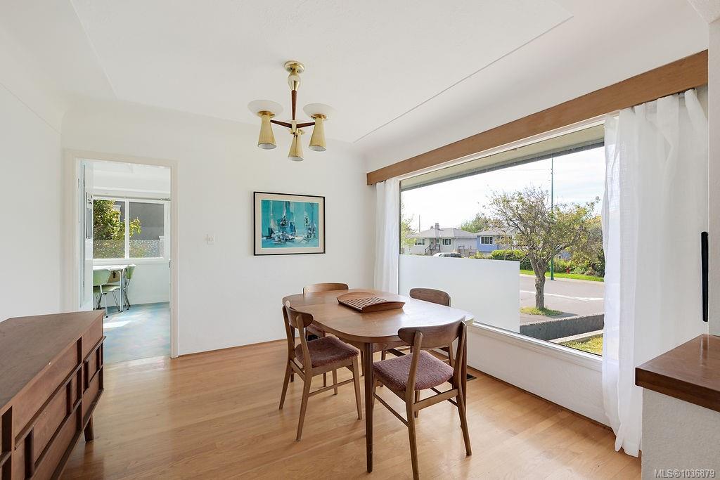 2106 Neil St
