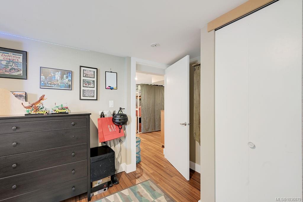 2106 Neil St