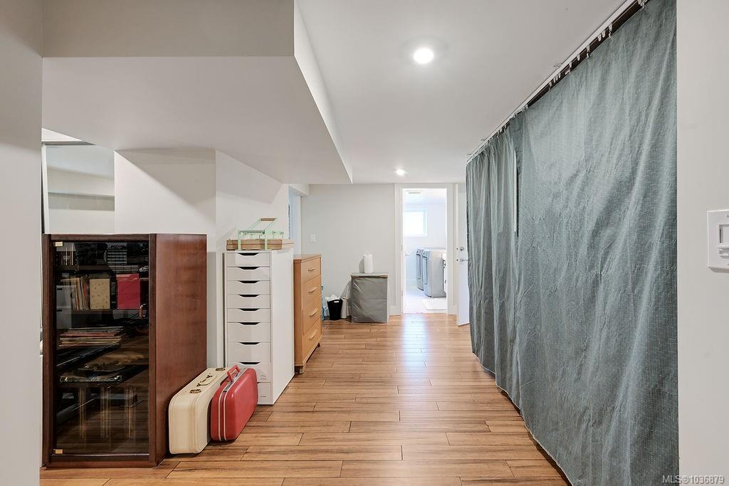 2106 Neil St