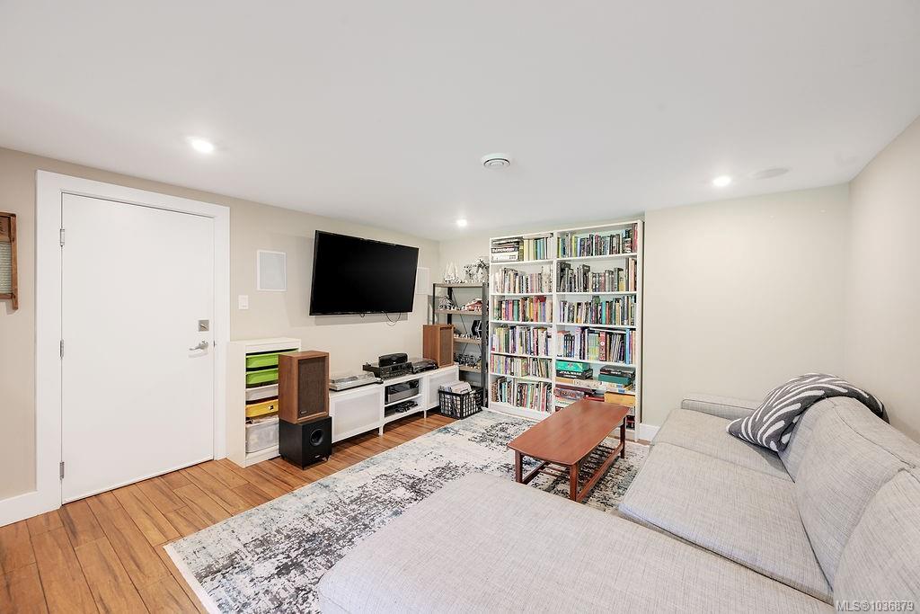 2106 Neil St