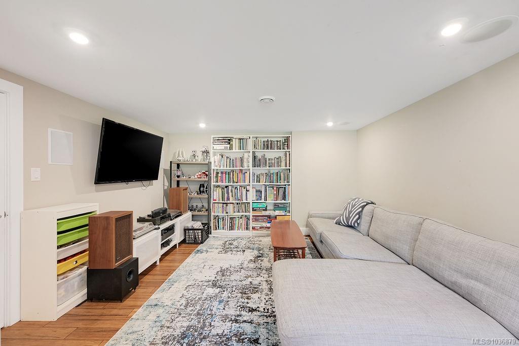 2106 Neil St