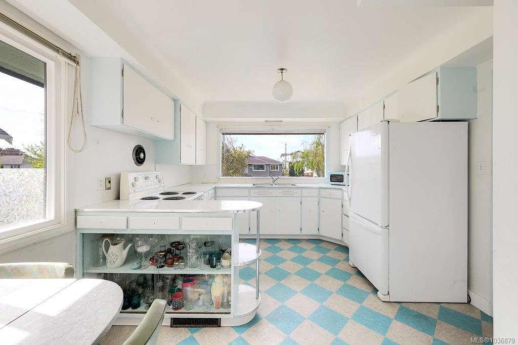 2106 Neil St
