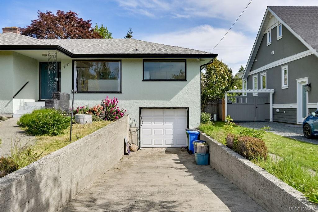 2106 Neil St