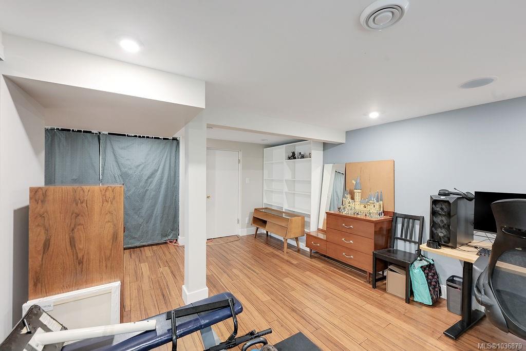 2106 Neil St