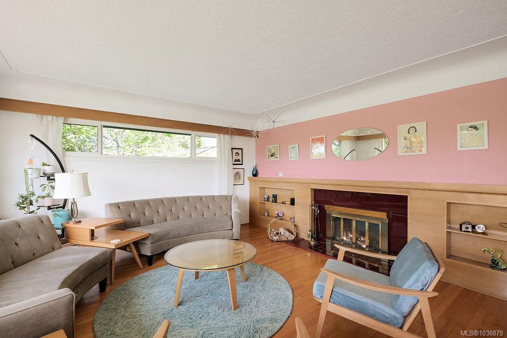 2106 Neil St