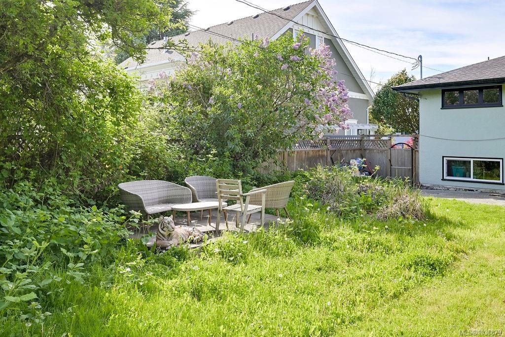 2106 Neil St