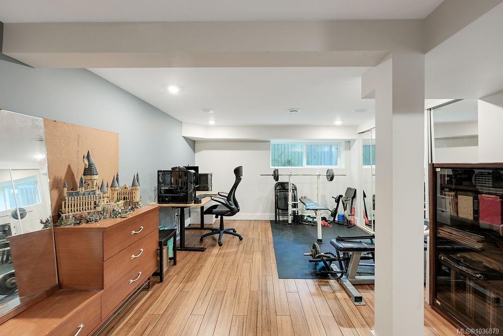 2106 Neil St