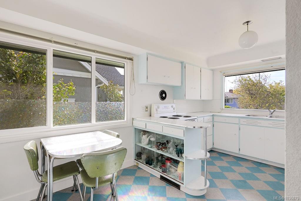 2106 Neil St