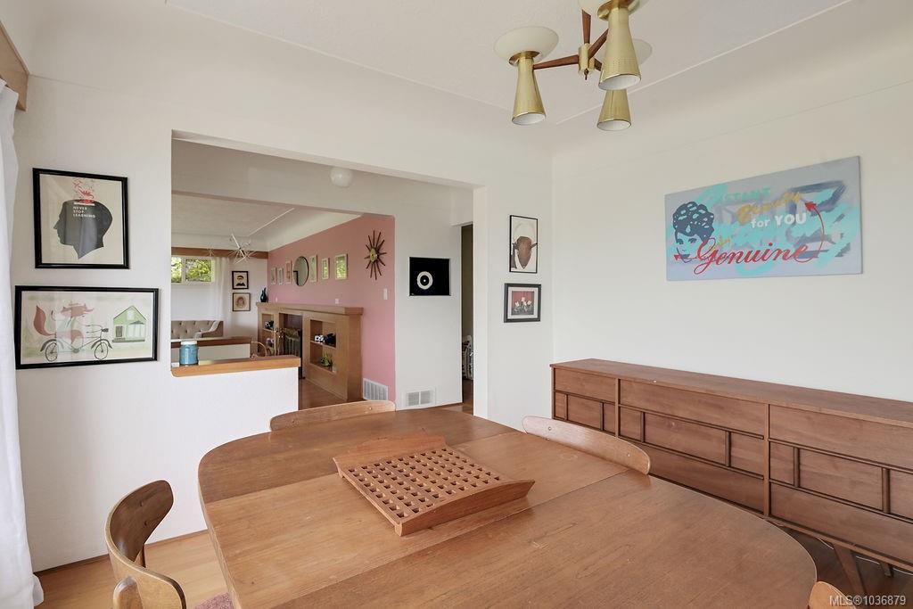 2106 Neil St
