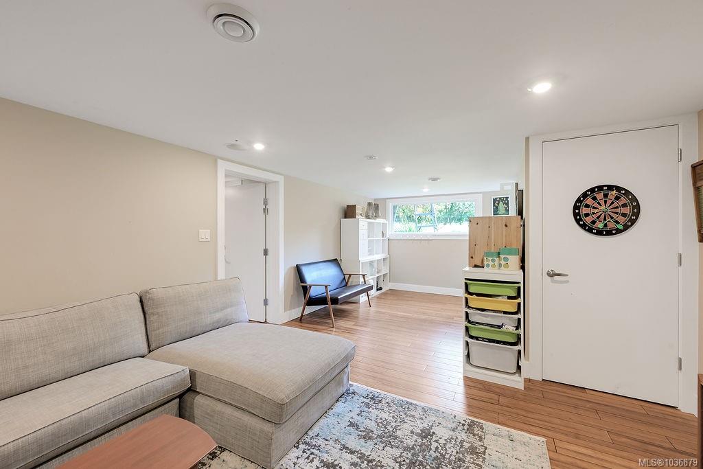 2106 Neil St