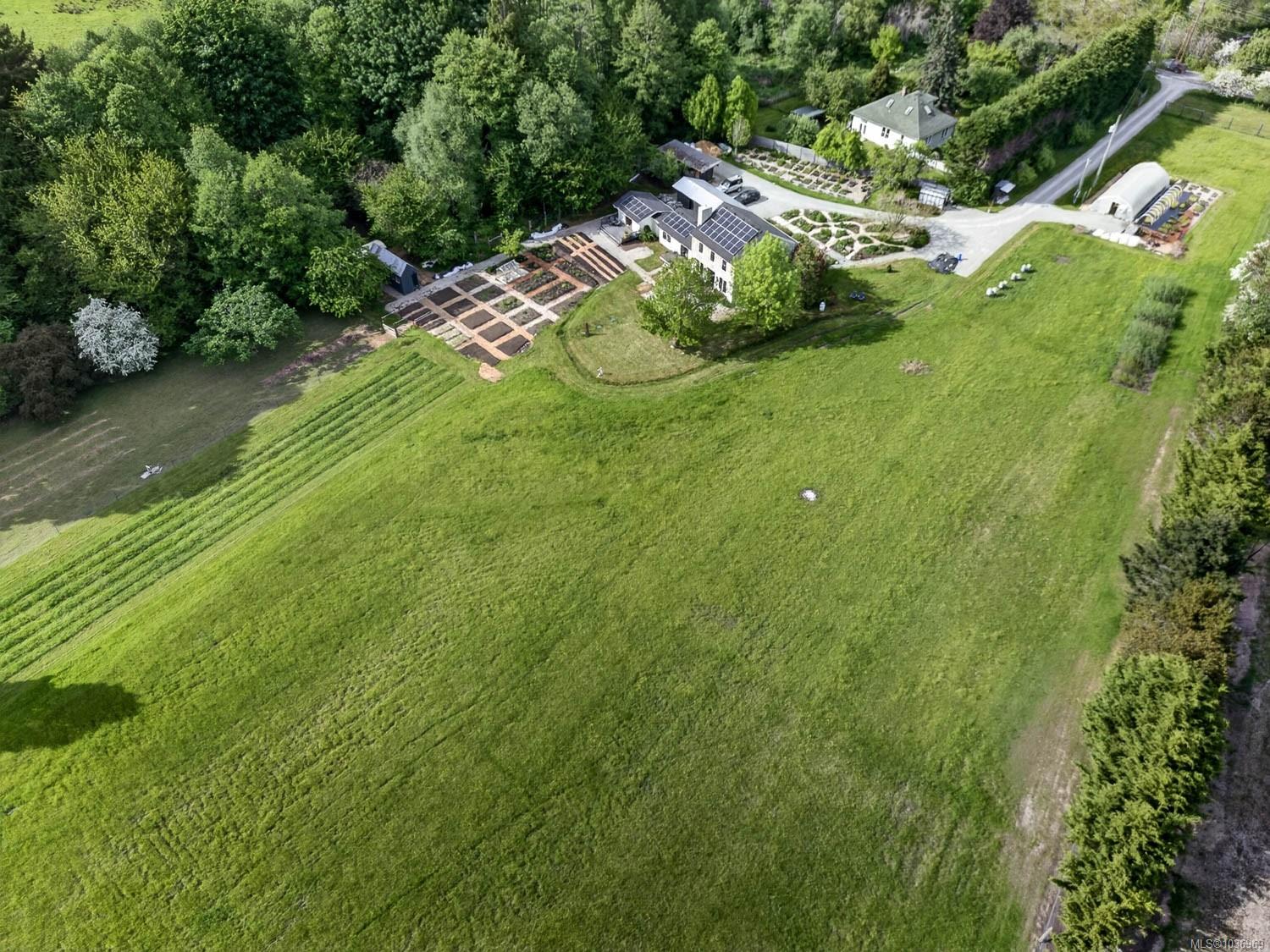 2454 Fulford-Ganges Rd