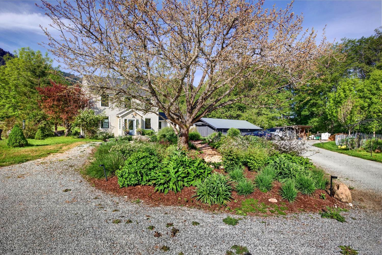 2454 Fulford-Ganges Rd
