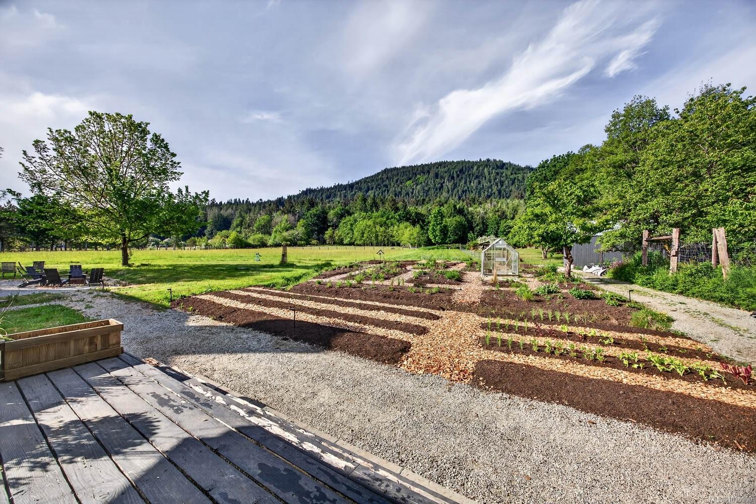 2454 Fulford-Ganges Rd