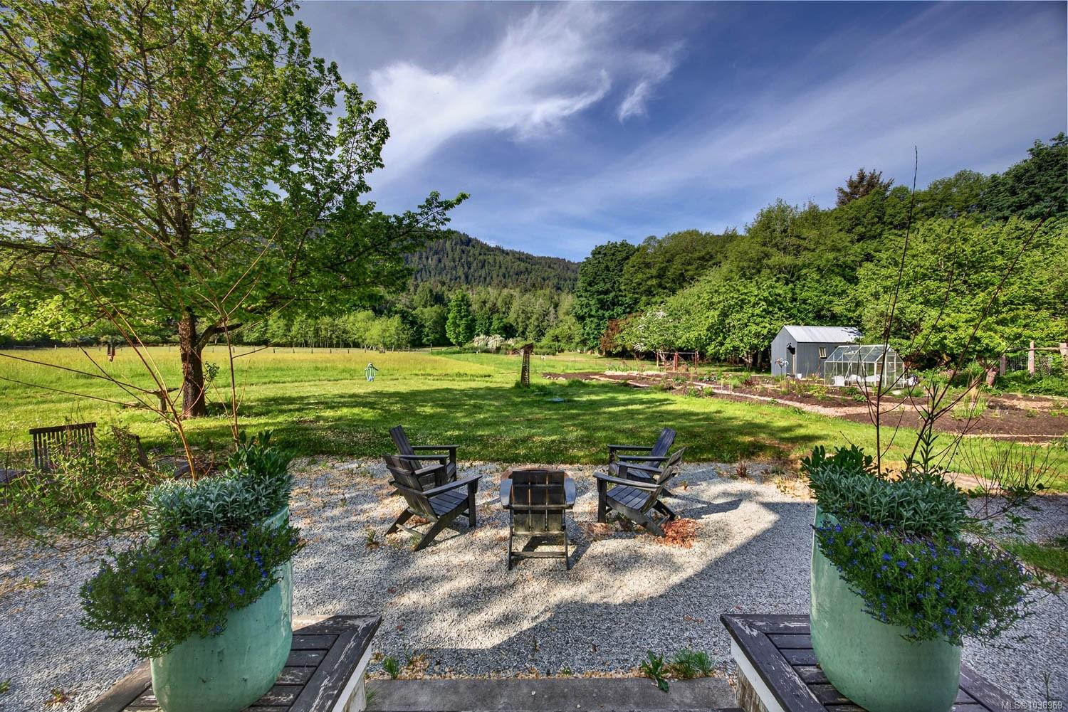 2454 Fulford-Ganges Rd