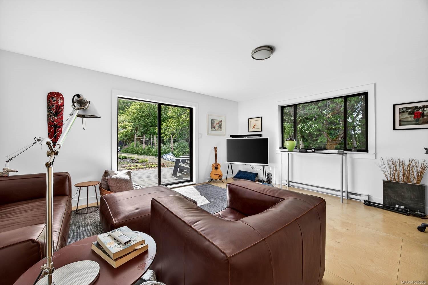 2454 Fulford-Ganges Rd