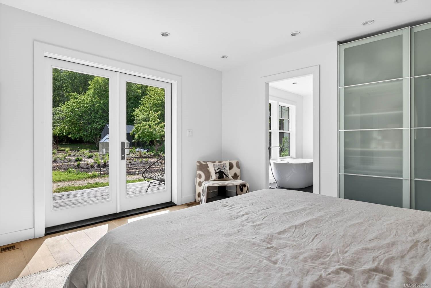 2454 Fulford-Ganges Rd
