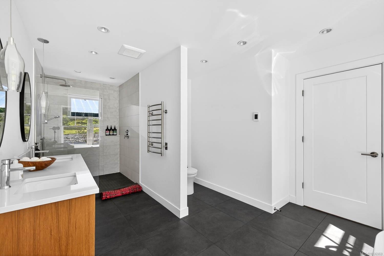 2454 Fulford-Ganges Rd