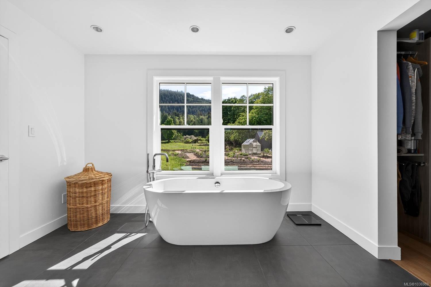 2454 Fulford-Ganges Rd