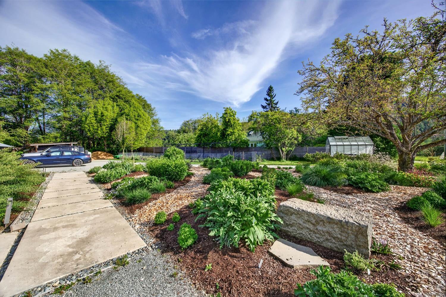 2454 Fulford-Ganges Rd