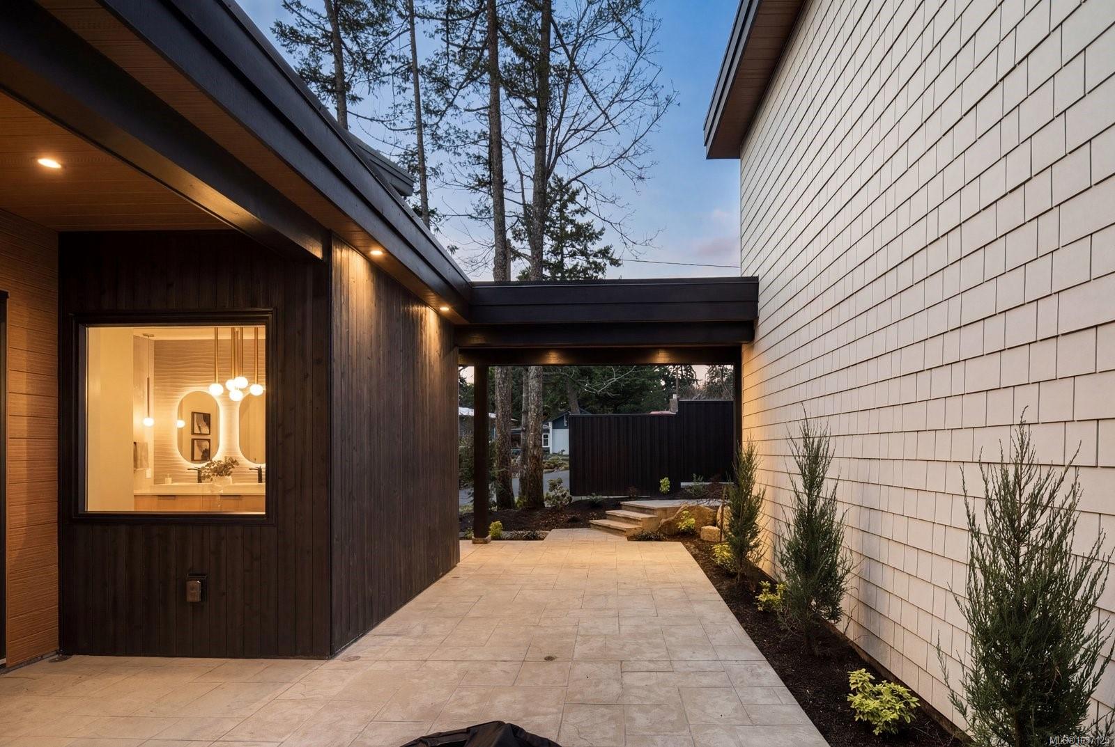 11392 Chalet Rd