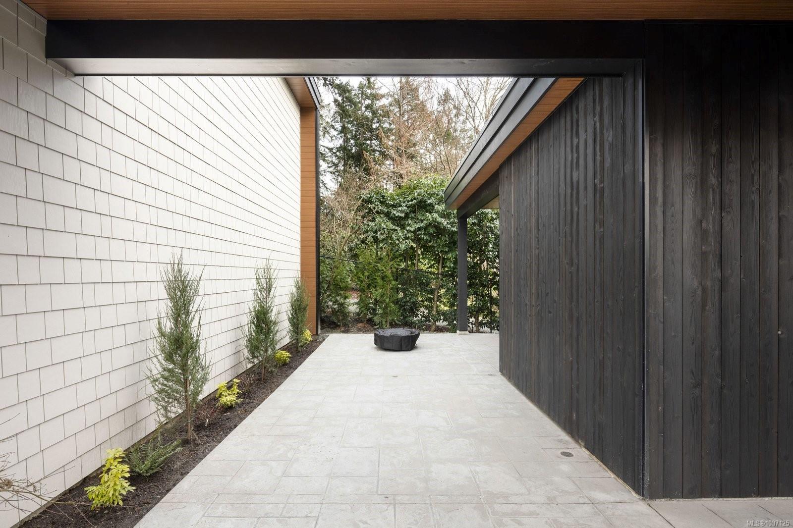 11392 Chalet Rd