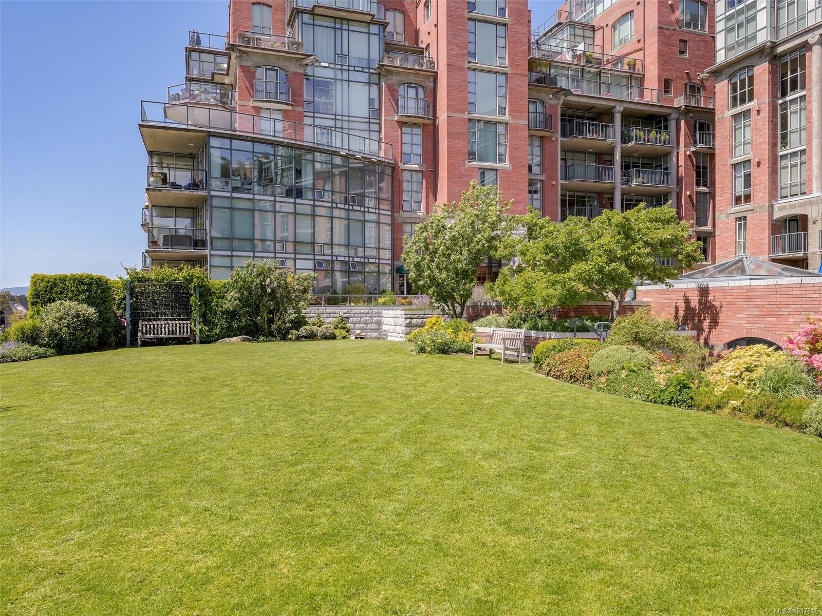 21 Dallas Rd #414
