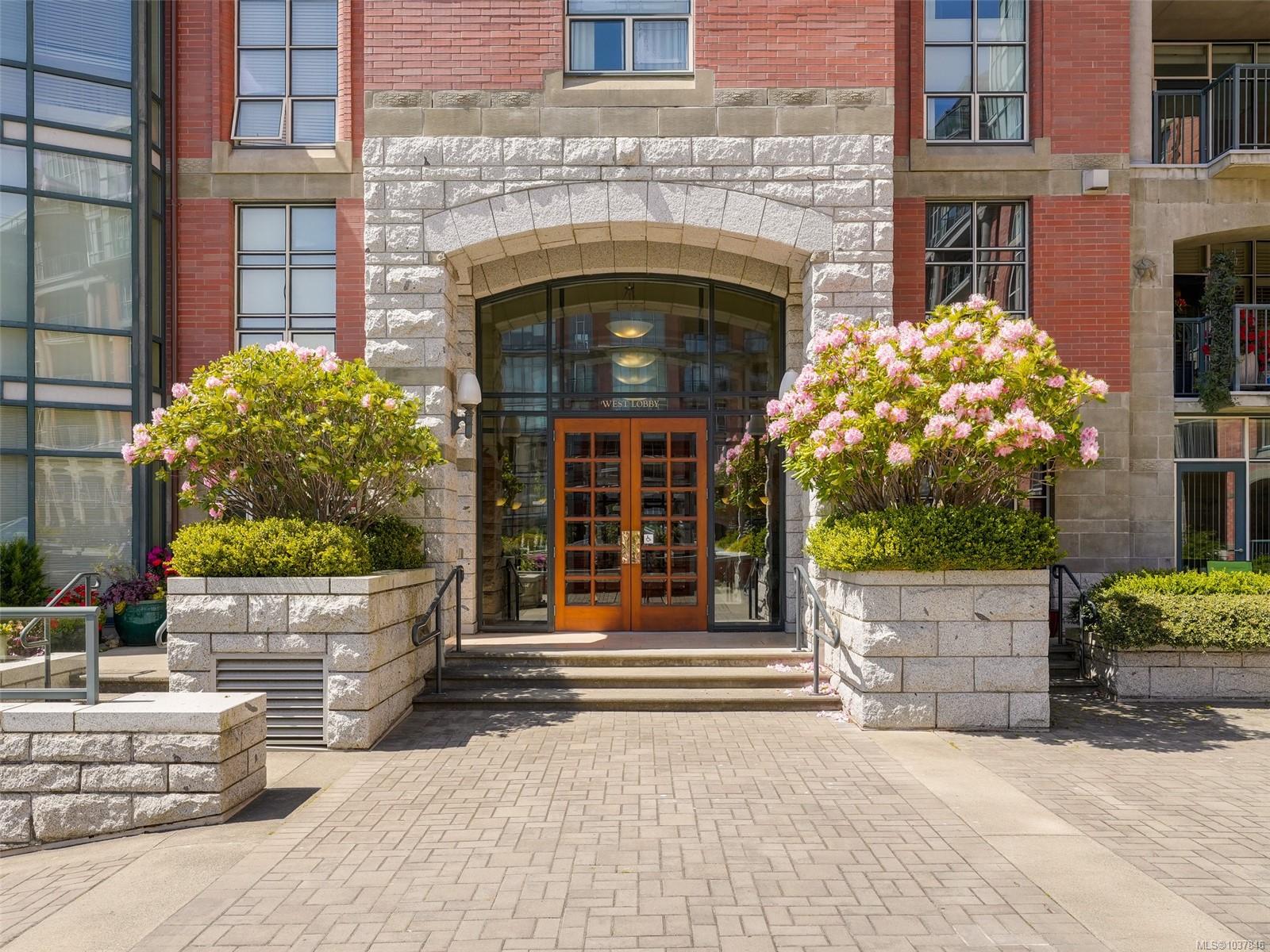 21 Dallas Rd #414