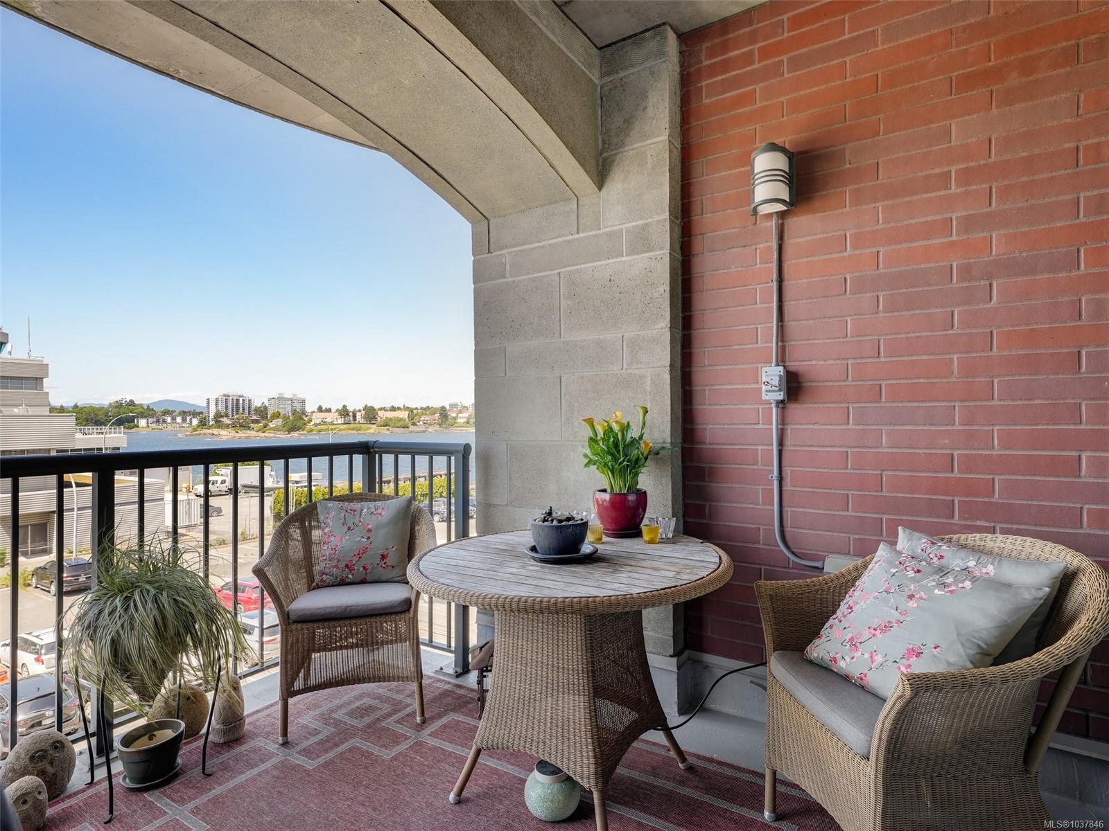 21 Dallas Rd #414