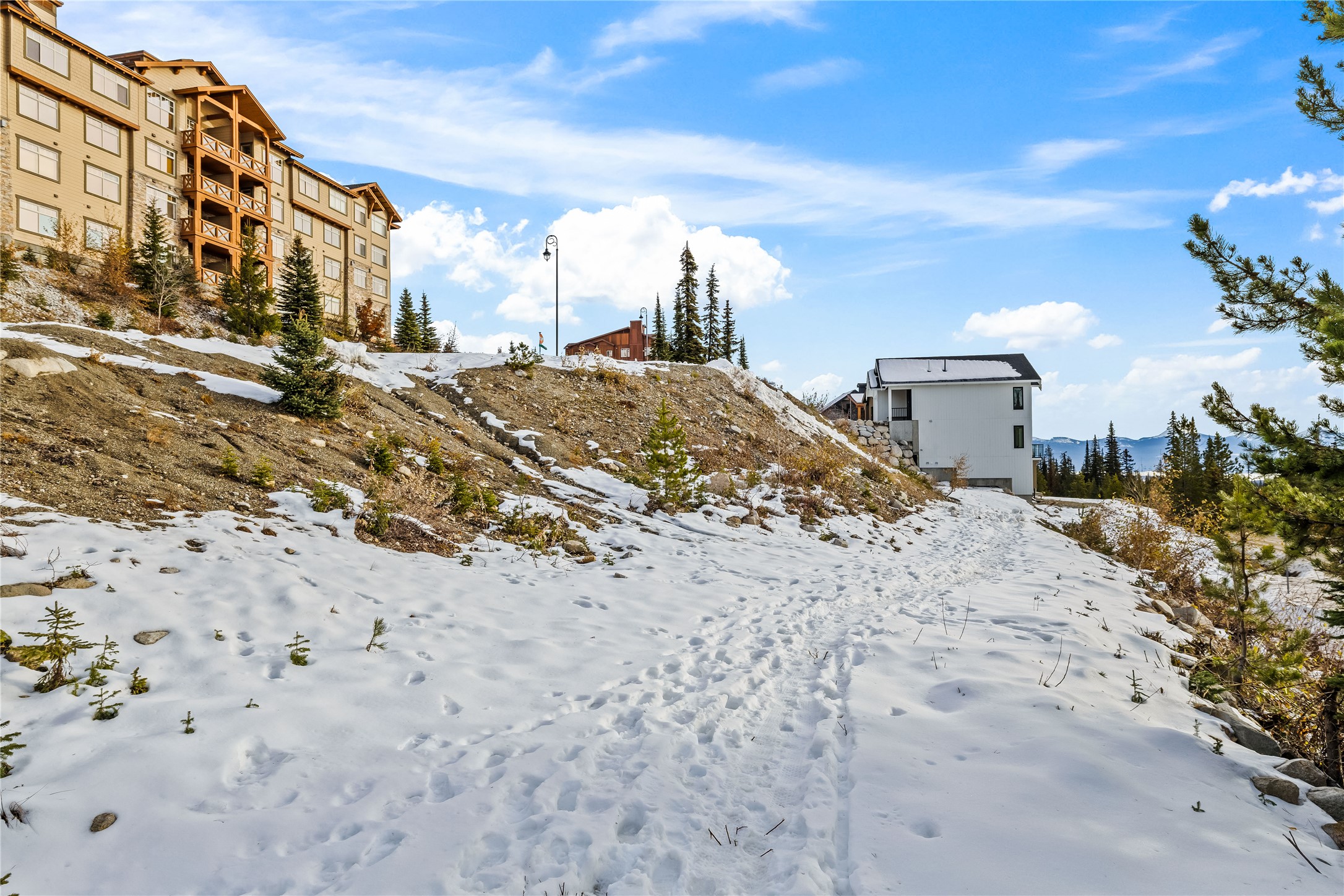 200 Feathertop Way