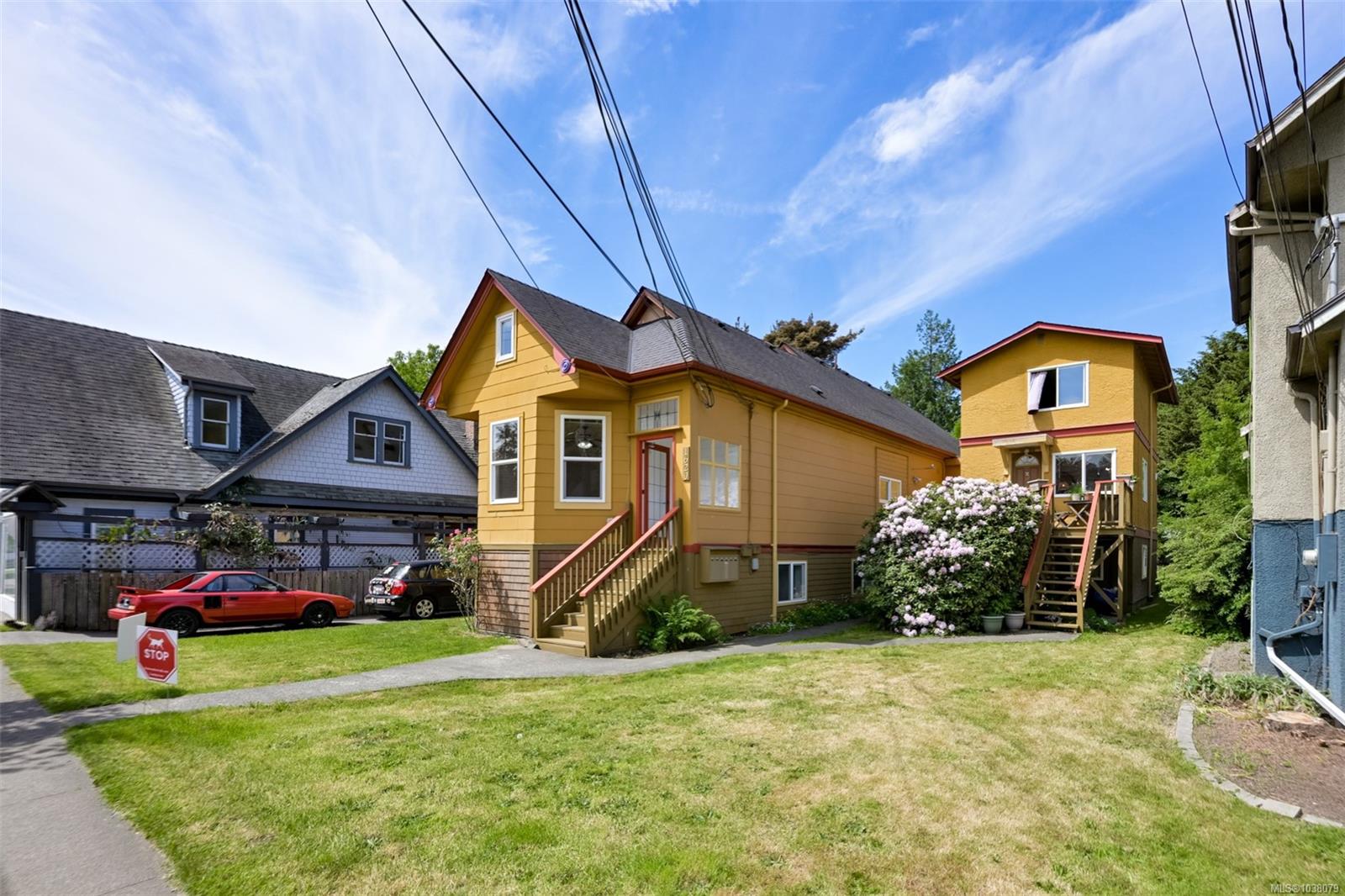 1620 Camosun St