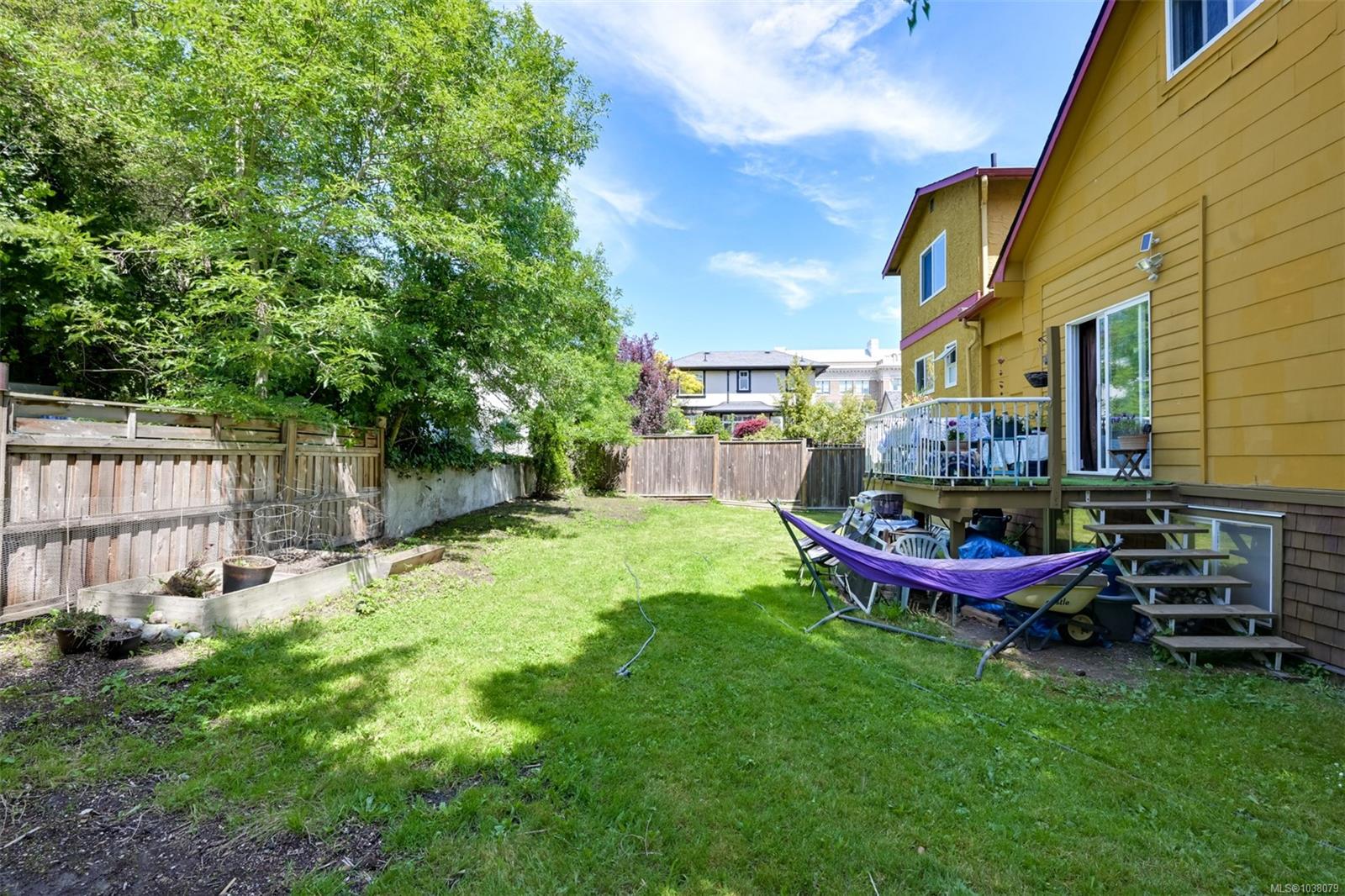 1620 Camosun St