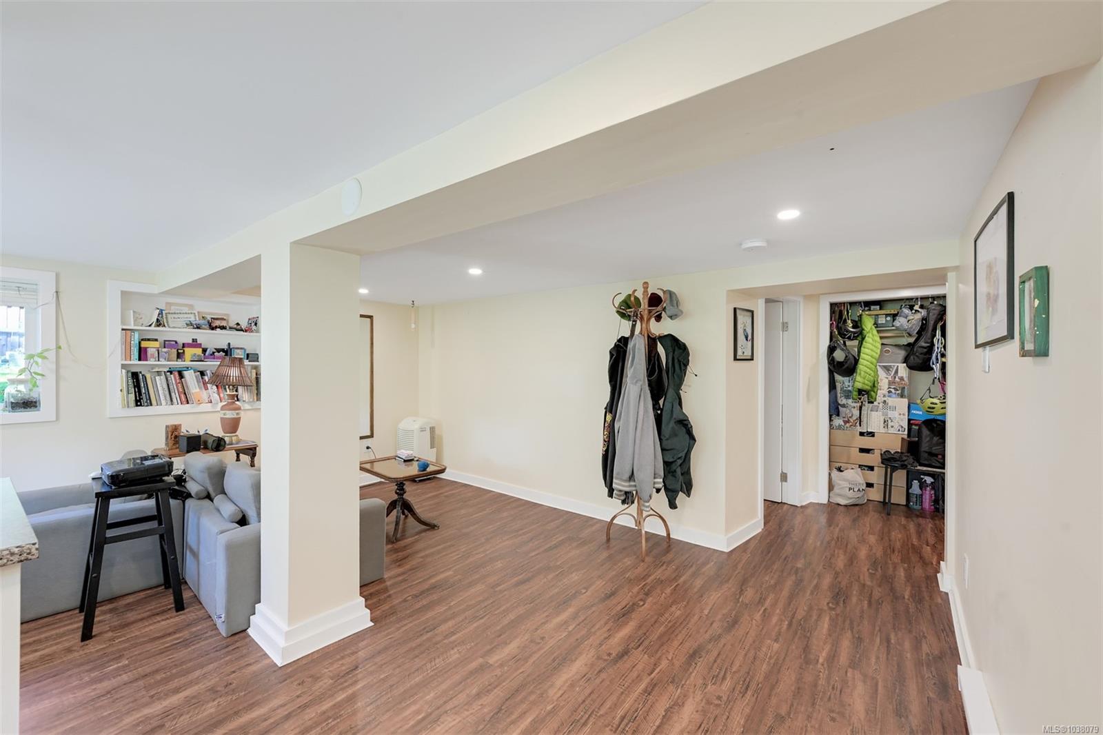 1620 Camosun St