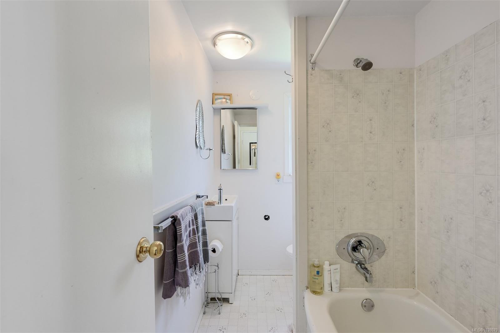 1620 Camosun St