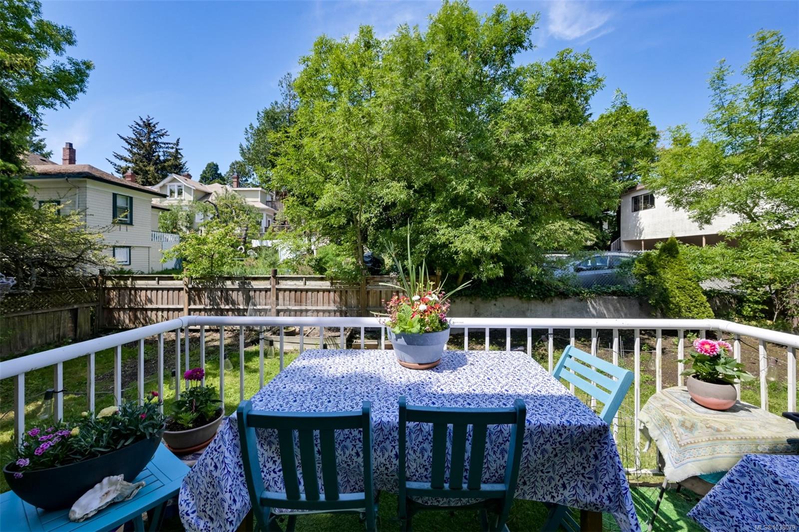 1620 Camosun St