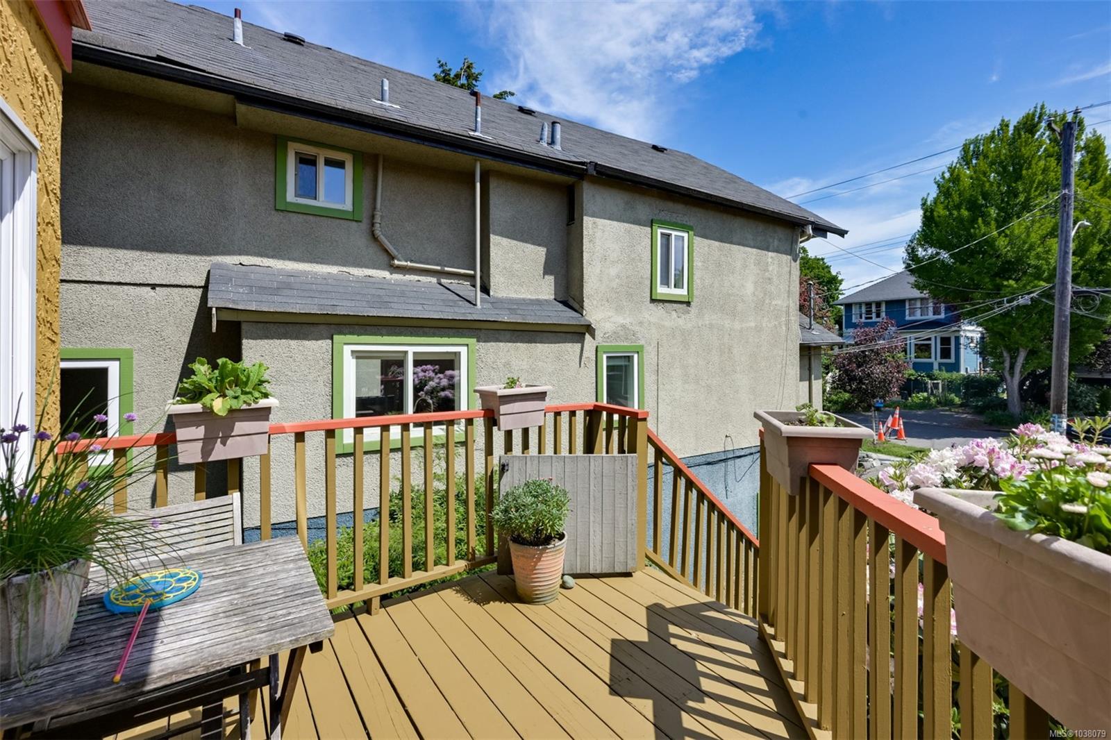 1620 Camosun St