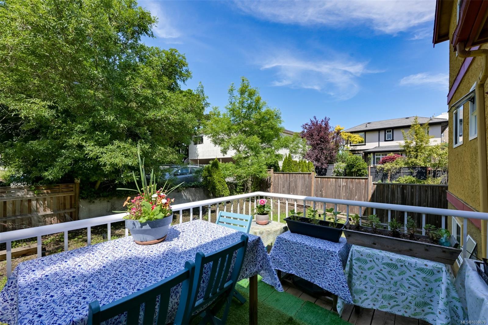 1620 Camosun St