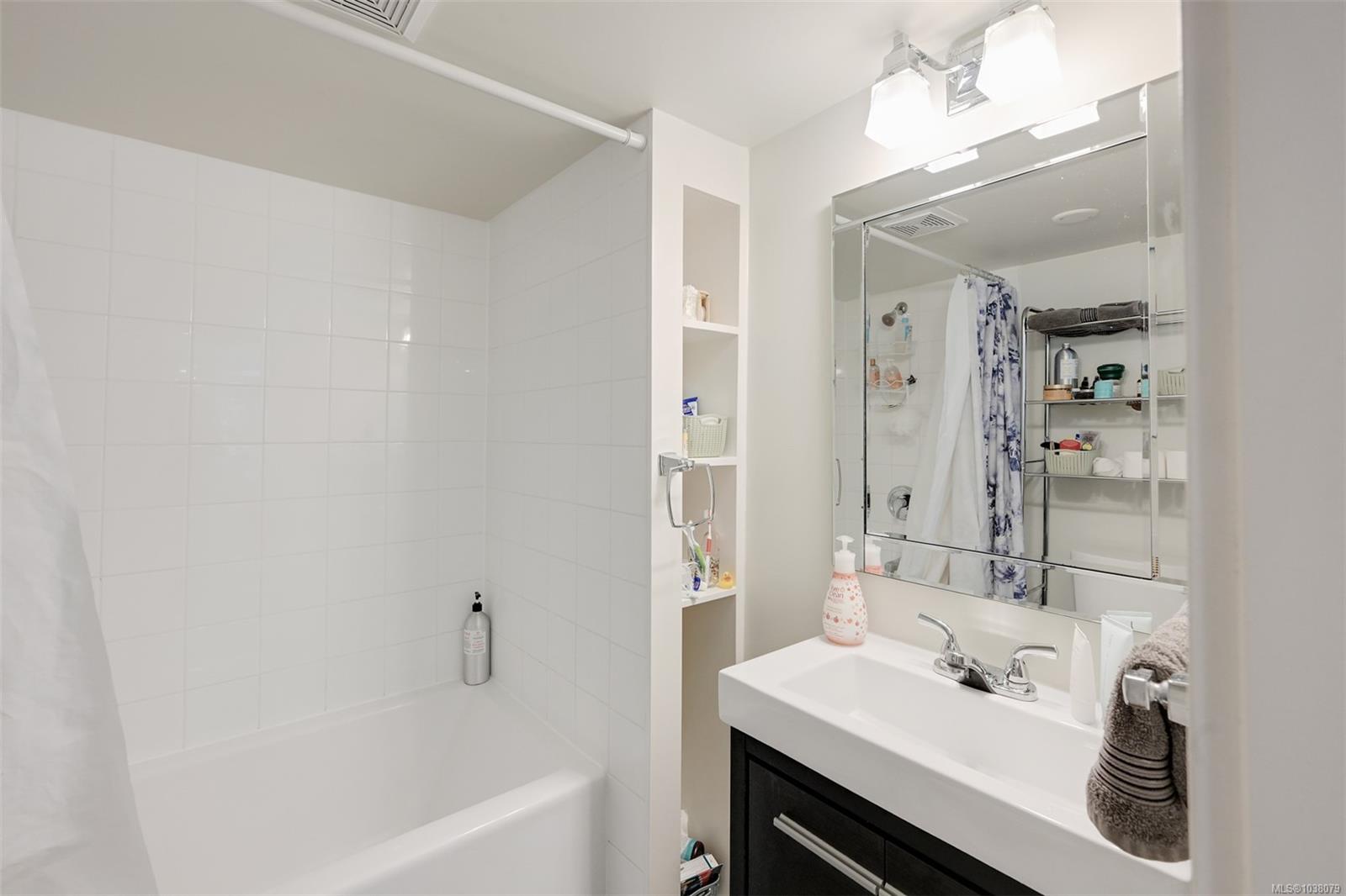 1620 Camosun St